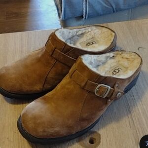 Like new UGG clog slipper boots size 9